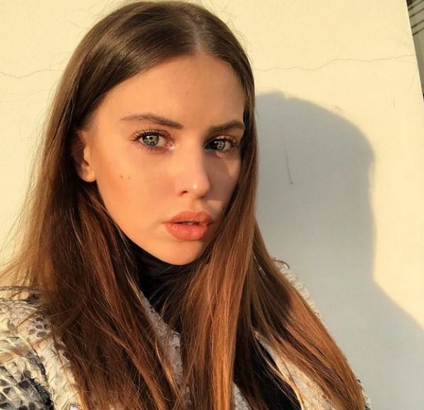 Александра Артемова променяла дочь на гулянки